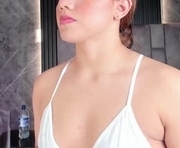 emily___fox is a 21 year old female webcam sex model.
