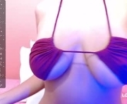 bignaturaltitty is a 19 year old female webcam sex model.