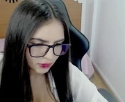 saacha1_t is a  year old female webcam sex model.