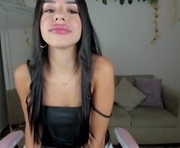 charlote_cowell_sub_ is a 18 year old female webcam sex model.