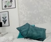 anahii_ruizz is a  year old female webcam sex model.