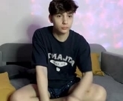 thomas617826 is a 19 year old male webcam sex model.