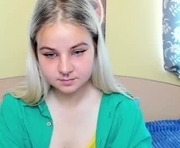 kateremix is a 18 year old female webcam sex model.