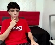 dia_fax18 is a 18 year old male webcam sex model.