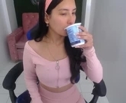 victoria_hernandez_t is a 25 year old female webcam sex model.