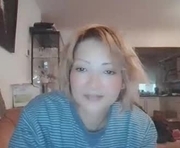 jhopeftw is a 23 year old shemale webcam sex model.