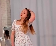 mindajepson is a 19 year old female webcam sex model.