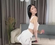 isabelregal is a 18 year old female webcam sex model.