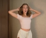 lilianlees is a 18 year old female webcam sex model.