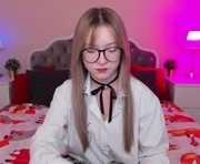 elliup is a  year old female webcam sex model.