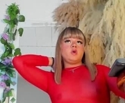 tiffanyy_deluxe is a  year old shemale webcam sex model.