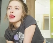_taylor_swift is a 19 year old female webcam sex model.