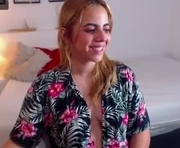 leeromero1 is a 19 year old female webcam sex model.