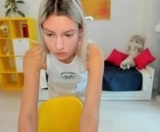 she_rry is a 18 year old female webcam sex model.
