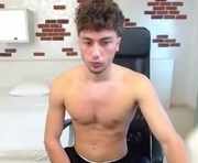 charliefinn is a 18 year old male webcam sex model.