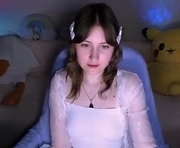 yummypolly is a 18 year old female webcam sex model.