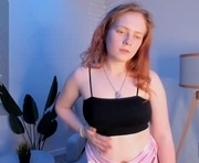 synnedobb is a 18 year old female webcam sex model.