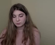 _amanda_9 is a 19 year old female webcam sex model.
