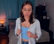 victoriadreamtt is a 18 year old female webcam sex model.