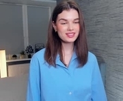 candy_flo is a 18 year old female webcam sex model.