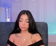 courtney_ruosse is a 20 year old female webcam sex model.
