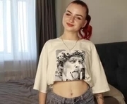 vexagirl is a 18 year old female webcam sex model.