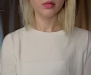jimmiemozgala is a 18 year old female webcam sex model.