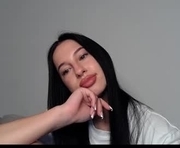 delly_love is a 21 year old female webcam sex model.