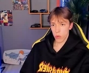 mark_branston is a 19 year old male webcam sex model.