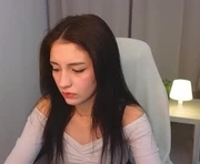 witavaron is a 18 year old female webcam sex model.
