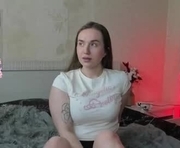 sexmyface is a 18 year old female webcam sex model.