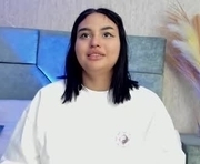 naomysakura is a 19 year old female webcam sex model.