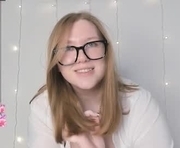 alexzaa_fox is a 18 year old female webcam sex model.