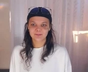 liazipp is a 18 year old female webcam sex model.