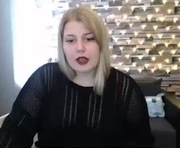 josiesun771 is a 25 year old female webcam sex model.