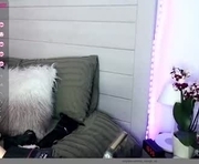 ivyswings is a 35 year old female webcam sex model.