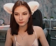 nikkyblum is a 18 year old female webcam sex model.