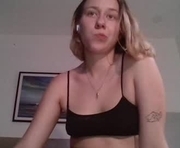 lenorra is a 18 year old female webcam sex model.