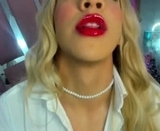 alonehazel is a 21 year old shemale webcam sex model.