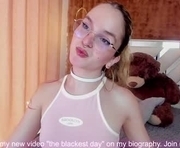 misschloe__ is a 19 year old shemale webcam sex model.