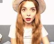 ellen_flow is a  year old female webcam sex model.