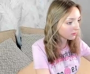 maybe_mia is a 18 year old female webcam sex model.