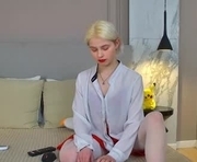 sandyshayes is a 18 year old female webcam sex model.