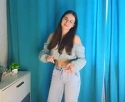 vivianhadson is a 18 year old female webcam sex model.