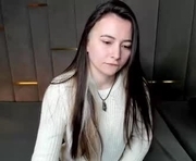 ishtardivine is a 21 year old female webcam sex model.