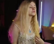 agnesscarterr is a 18 year old female webcam sex model.