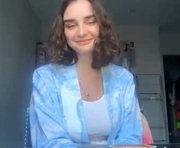 eadlincoup is a 18 year old female webcam sex model.