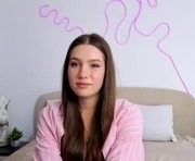 lynndolly is a 18 year old female webcam sex model.