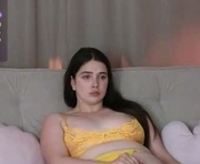leahsu is a 18 year old female webcam sex model.
