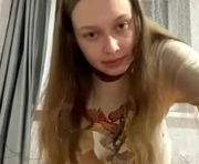 evonnesilvestre is a 18 year old female webcam sex model.